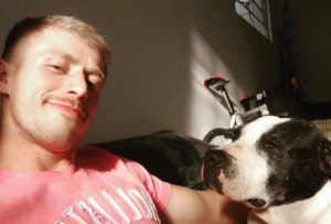 Estudante faz rifa para tratar seu cão com câncer - Revista Meu Pet