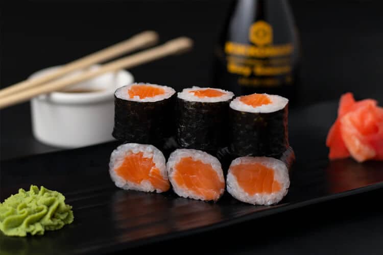 Cachorro pode comer sushi? Confira os ingredientes proibidos!